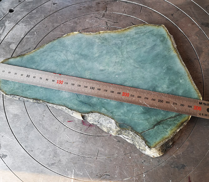 泰州今科金刚石线切割机效果怎样？金刚石线切割机加工实例：直径300mm翡翠切割效果展示。