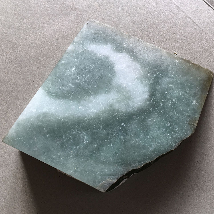 切割翡翠样件.jpg