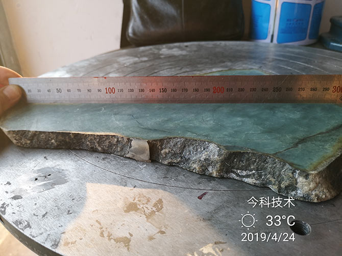 泰州今科金刚石线切割机效果怎样？金刚石线切割机加工实例：直径300mm翡翠切割效果展示。