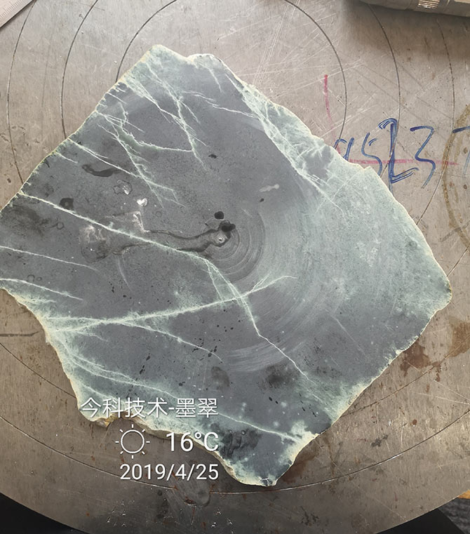 泰州今科金刚石线切割机加工实例：云南客户翡翠品种墨翠切割效果
