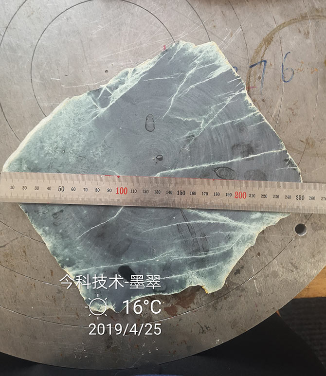 泰州今科金刚石线切割机加工实例：云南客户翡翠品种墨翠切割效果