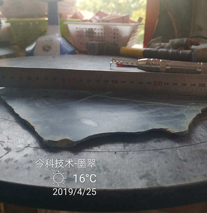 泰州今科金刚石线切割机加工实例：云南客户翡翠品种墨翠切割效果