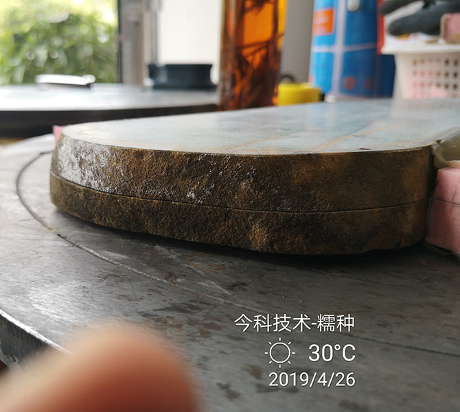 泰州今科金刚石线切割机加工实例：翡翠糯种切割效果