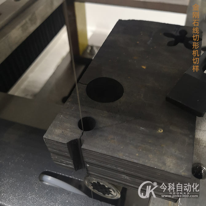 泰州今科GKCX3429A型金刚石线切形机切割样件，石墨圆柱切割图片
