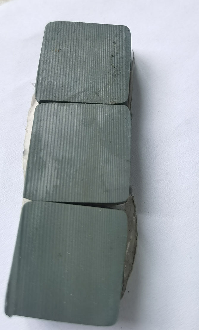 导电陶瓷用今科C型线切形机切割效果，切割速度0.05mm/s。