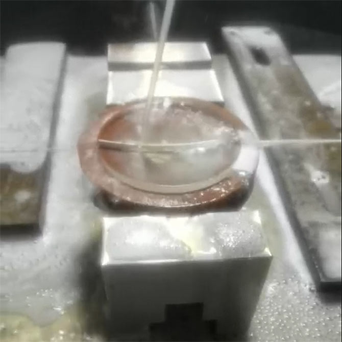 加工实例/卧式环线机切割光学玻璃凹透镜