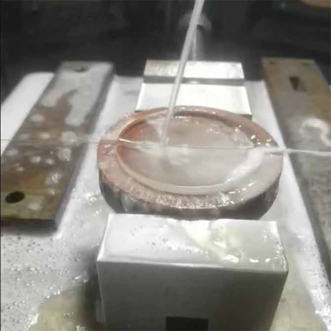 加工实例/卧式环线机切割光学玻璃凹透镜