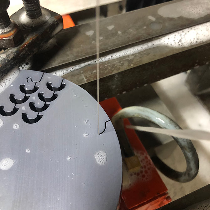 加工实例/单晶硅切割圆柱形记录/直径114 mm，厚度2mm