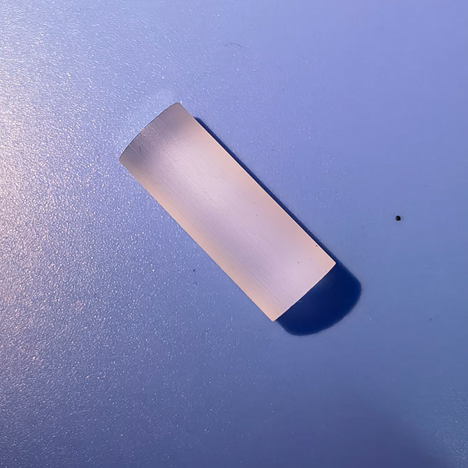 加工实例/在一块熔石英玻璃上切不同形状效果