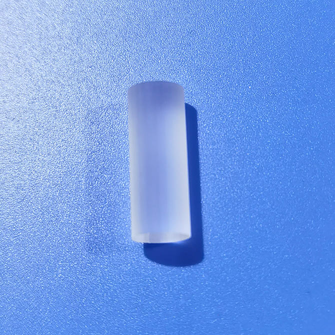 加工实例/在一块熔石英玻璃上切不同形状效果