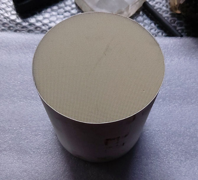 汽车尾气滤器蜂窝陶瓷切样