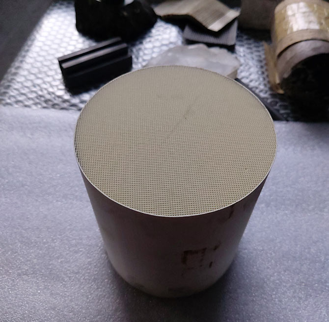 汽车尾气滤器蜂窝陶瓷切样