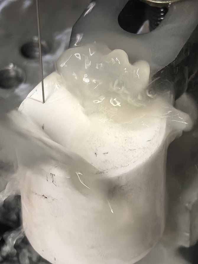 氧化锆异形切样，氧化锆异形切割机，氧化锆异形切割设备，氧化锆形状切样，今科技术